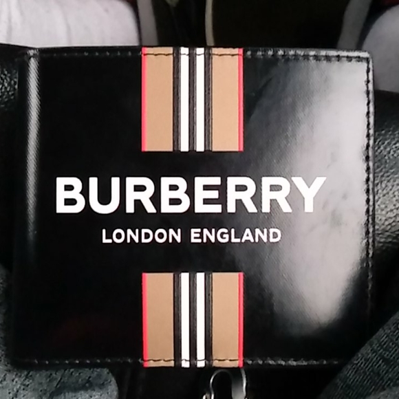 Burberry wallet - Picture 1 of 3